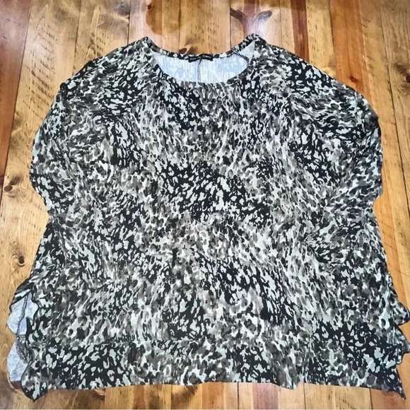 Kim and Cami Abstract print, blouse, long sleeve shirt, ruffled side splits - Picture 1 of 8